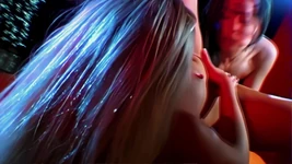 Alexis Malone e Jassie James compartilham um pau e imploram por porra