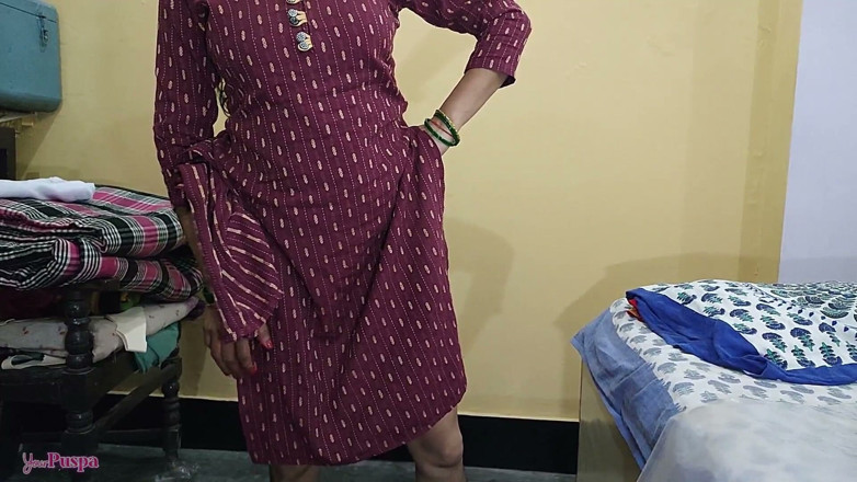 Your Puspa: Ateşli Hintli kolaj kız puspa amını tıraş ediyor ve çift seksi...