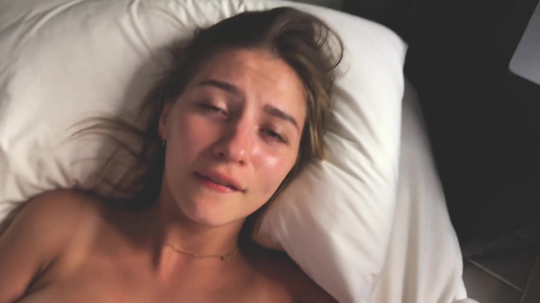 Elina Lizz: Hottiestwo - Tinder'dan bu sürtük kız bu kadar sert sikilmeyi beklemiyordu!