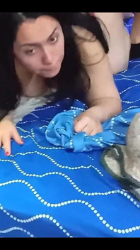 Üvey anne üvey oğluyla aynı yatağı paylaşıyor