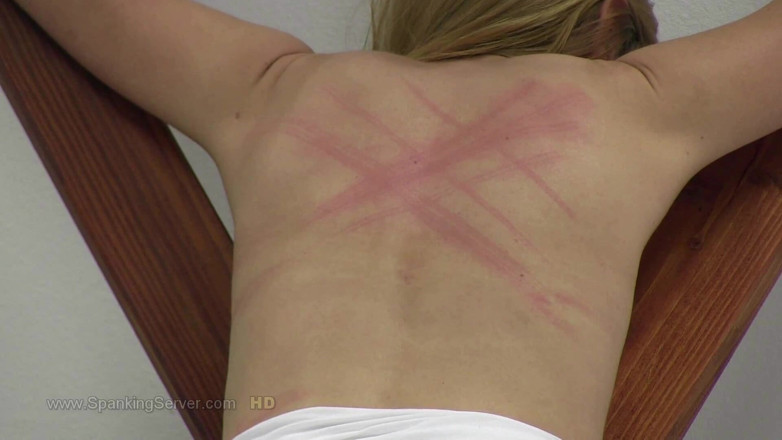 Spanking Server: Grozava Luca Bella biciuie pe la spate, fără prezervativ