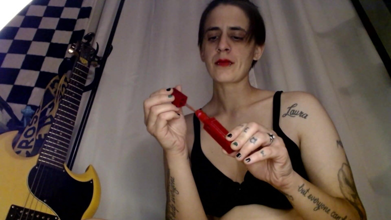 Abby Anna: Dicke anwendung des roten lippenstifts