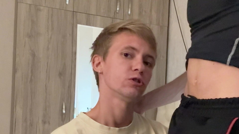 Max Gen: Część 1 Chłopak próbuje dużego swojego przyrodniego brata