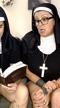 Sujas freiras com tesão se masturbando comendo buceta pega religiosa