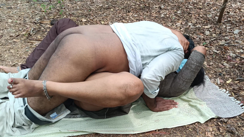 Apple baby: Scopata bollente nella foresta