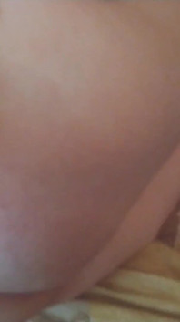 Nová MILFka olizuje velkého čůráka a kouří to v její kundičce v ložnici