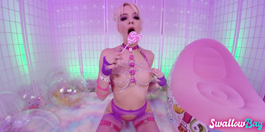 Swallowbay 2D: Si blonde comel Kenna James menghisap zakar sehingga hujungnya