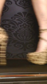 Auf leopard high Heels gehen