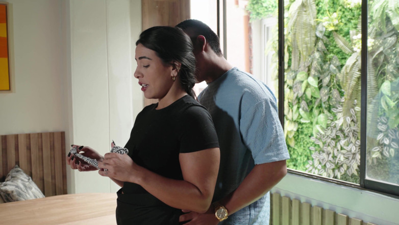Kylei Ellish: Guest Gets to the Latin Girl Who Cleans Her Airbnb