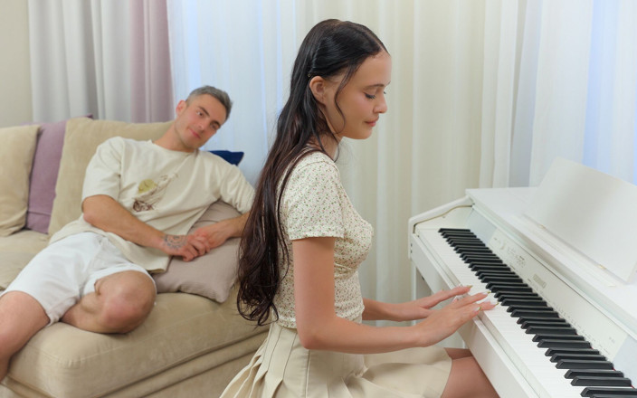 Sinful Studio: Suonare Il Piano Finisce Con Un'intensa Scopata Anale