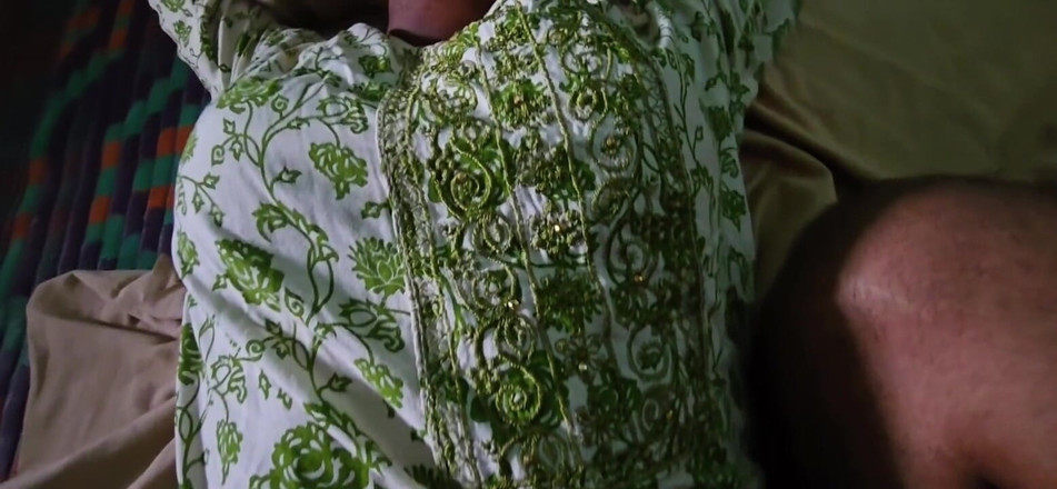 SafeRosebush8: Hintli kız arkadaş