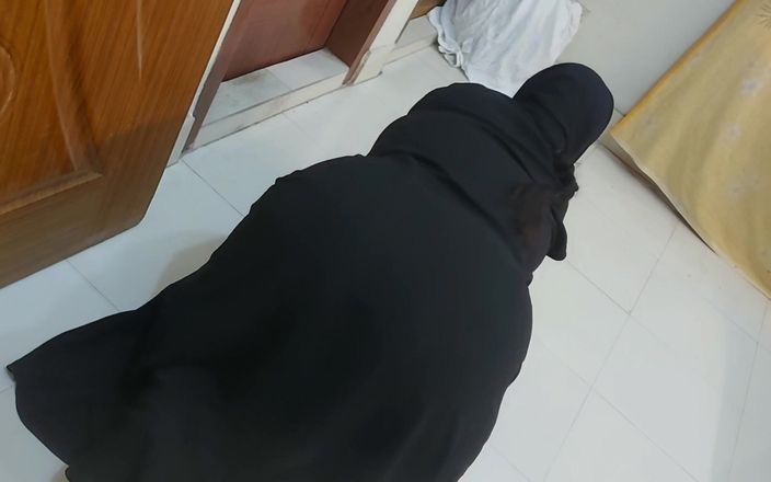 Aria Mia: Mama vitregă arabă cu cur mare și țâțe uriașe futută de fiul...