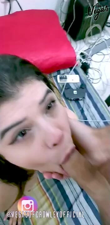 Selena Vega: 我给我老公看他的朋友是如何干我的喉咙的