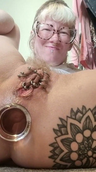Ik heb eindelijk mijn enorme glazen kontplug binnen