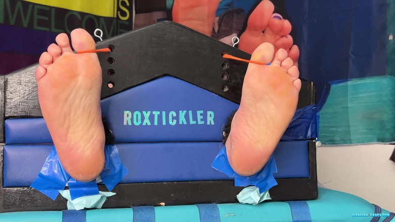 Ticklish Chubs: Master matt me mohon ampun!