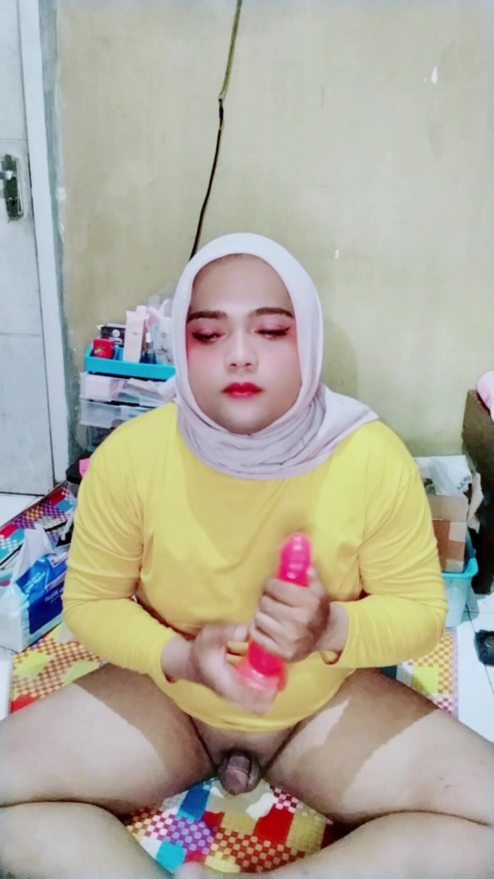 Ivvy Crossdresser: Ivvy Hijab แต่งตัวข้ามเพศ, ใส่กางเกงยีนส์ แล้วก็ช่วยตัวเอง