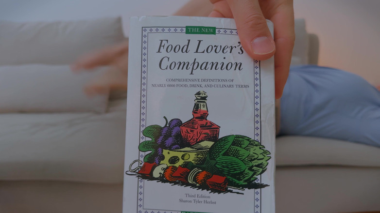 Mrs Wetslavs: Milf se salta el estudio para pasta pero termina cocinando...