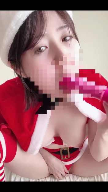 kawaiiwife: Me masturbé con mi disfraz de Santa