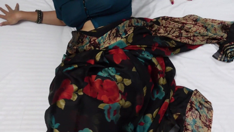 CurvyCumCouple69: Індійська гаряча сексуальна бхабхі дрочить оргазм пизди