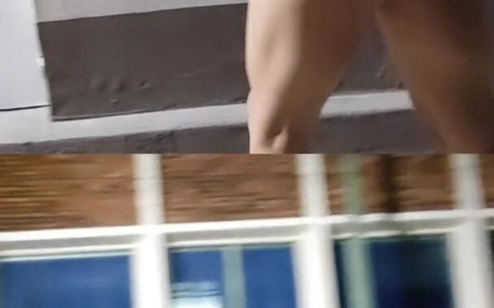 Traviezisha: Двойная камера: эксгибиционистка сисси в стрингах обнажает ее попа на улице
