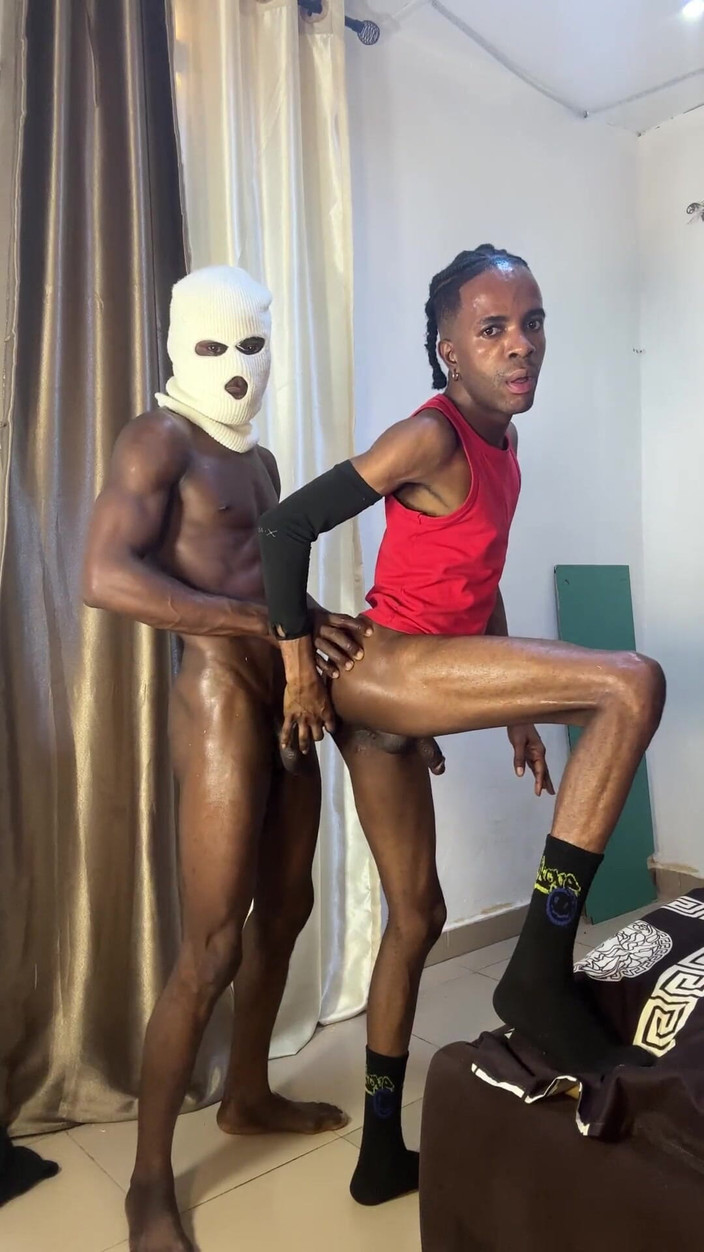 YungthugM: Endlich gefickt, unser sicherheitsmann-typ war noch nie mit einem typen