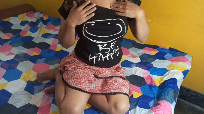 Sexuda: Desi indická randi dospívající dívka lízání a prstění její šťavnaté kundičky