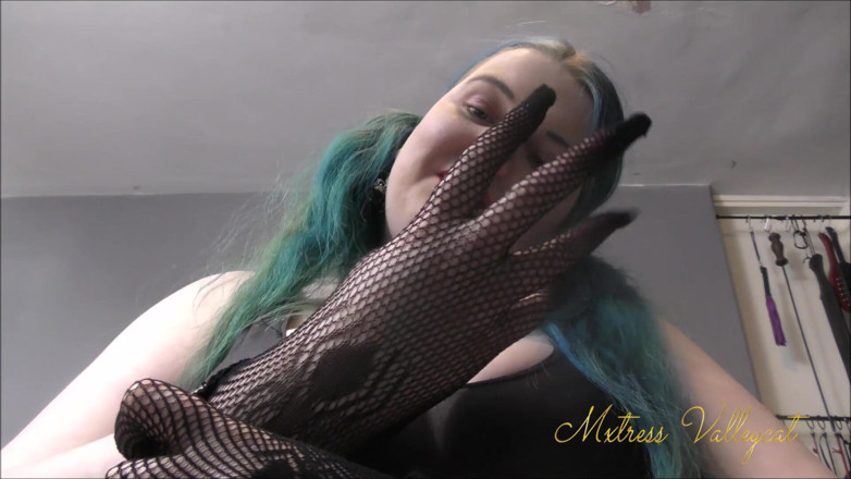 Mxtress Valleycat: Fancy fishnet spider gloves