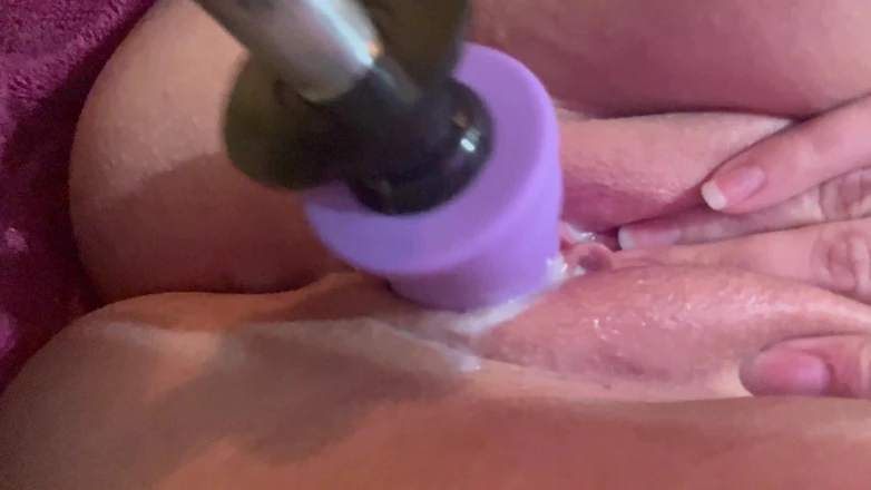 Vic_t0ria: Fucking Machine Creamy Orgasm