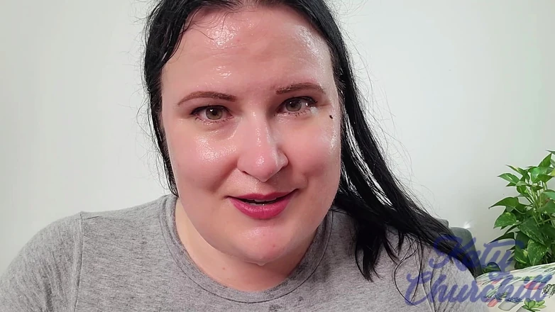 Katy Churchill: Потная, текущее лицо и грудь Katy