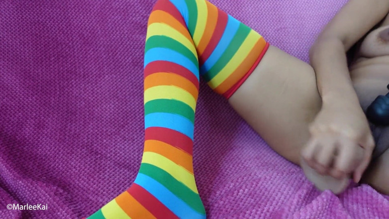Marlee Kai: Thai gamer cums
