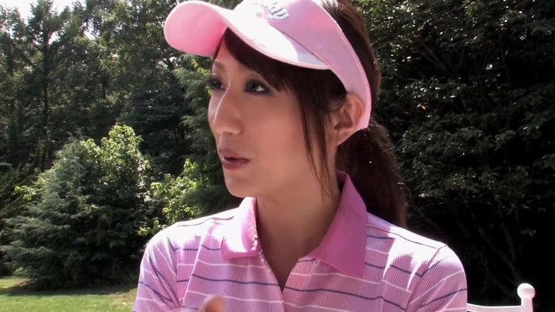 Asian Mature Climax: Soddisfazione orale nel campo da golf