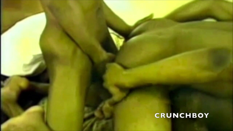 Crunch Boy: Sexo a três com negra hetero curiosa