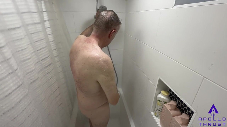 ApolloThrustXXX: Doccia Interna Con Apollo