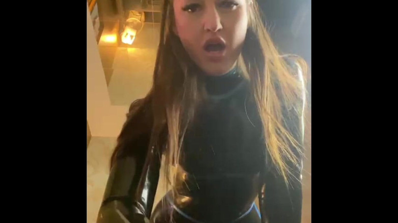 Vivienne l'Amour: Vivienne l'amour - відсмоктуй це сука, страпон, відео від першої особи