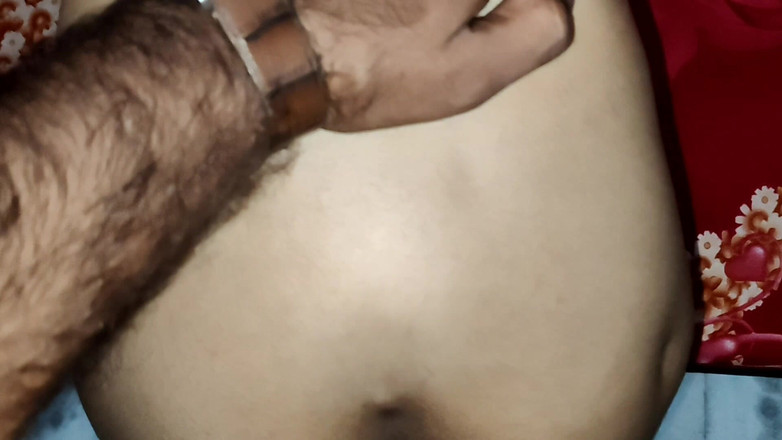 Kapsims: Індійська дружина має крем для пизди та трахається зі сквіртом з іншим чоловіком