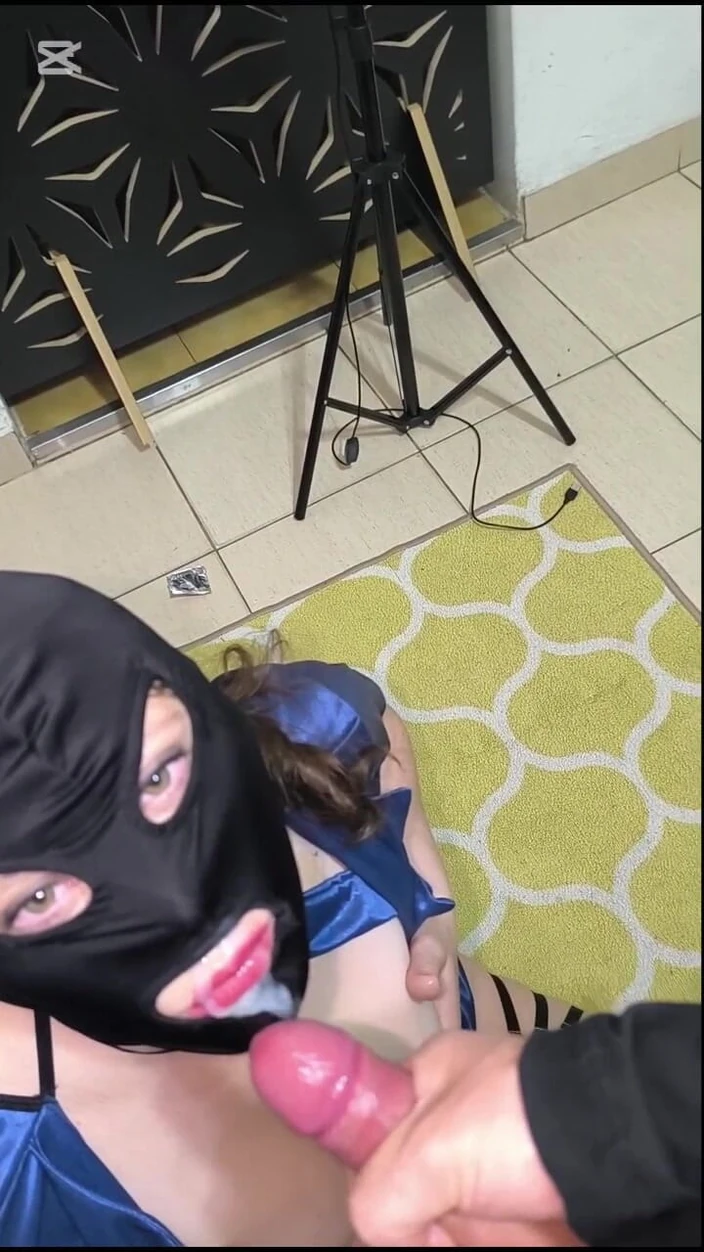 Juliet BabyRock: Pluie de lait sur une chienne de police