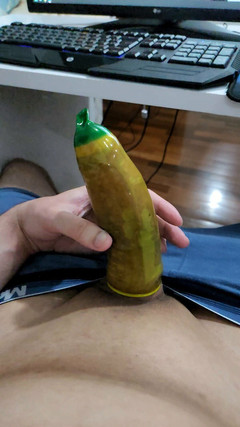 Lkdick8: 화려한 콘돔 슬로우 모션.