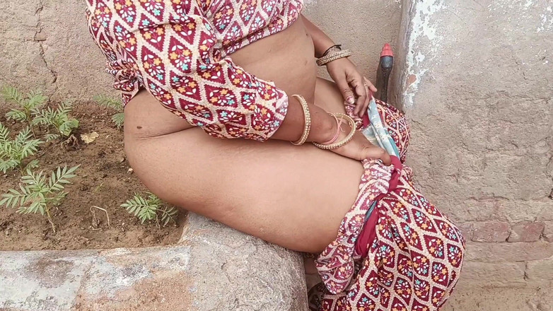 Yourgeeta8899: 村里的继子非常爱他的继母，以至于他每天都会用印地语音频操他的继母