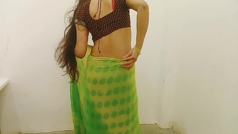 Ankurpriya000: Tua priya bhabhi si cambia i vestiti davanti al suo...