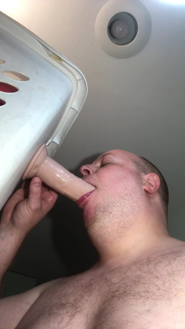 Charlieboy69: Diep in de keel 8 inch dildo koning pik