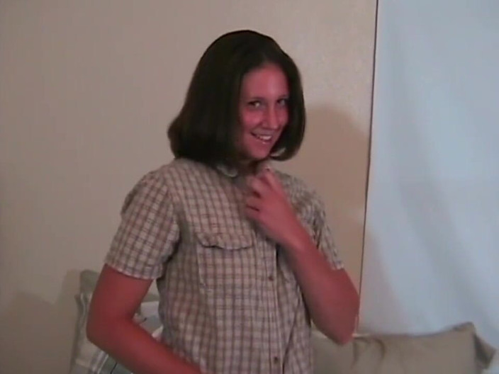 Real Home Made: Hot amateur girl takes the cock in the ass!