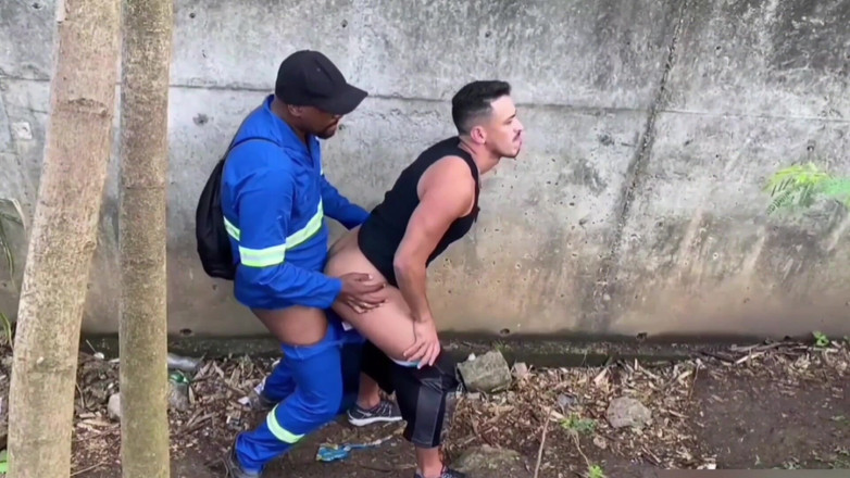 TheBlacKHunterr: दीवार के पीछे मंडराना