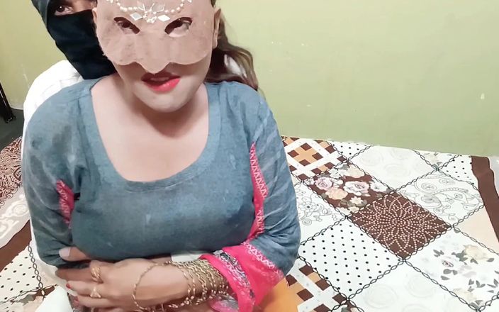 HotQueenPk: Indisches desi-zimmermädchen bekommt großen schwanz