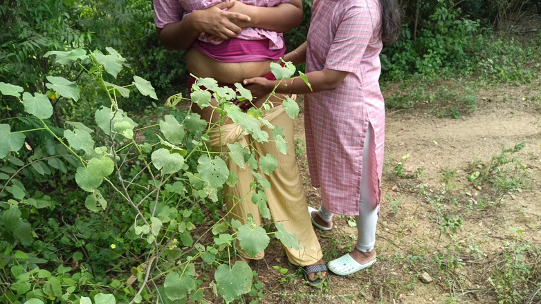 Magilmathi: Pelajar Seragam Kolej Di Luar Rumah