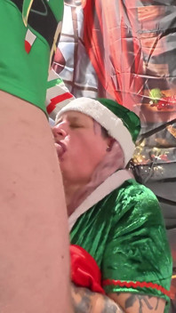 Zlobivé elfky na den sexuálních hraček 3