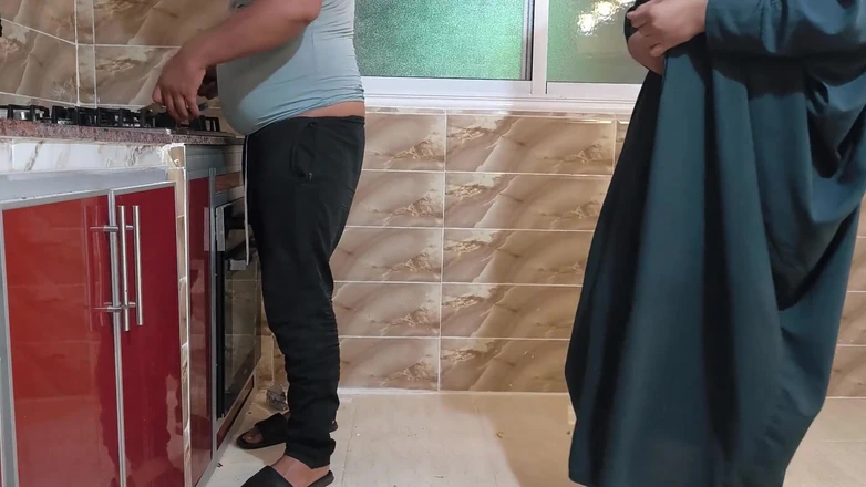 Salma Arab: Arabe cocu, femme arabe partagée, baise ma femme