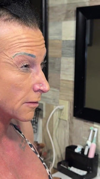 Strângând prin machiajkandy este alergic la glam