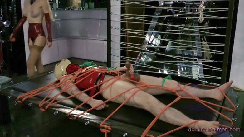 Amator Media: Seduta in faccia bondage rigorosa e una sega cattiva parte 1