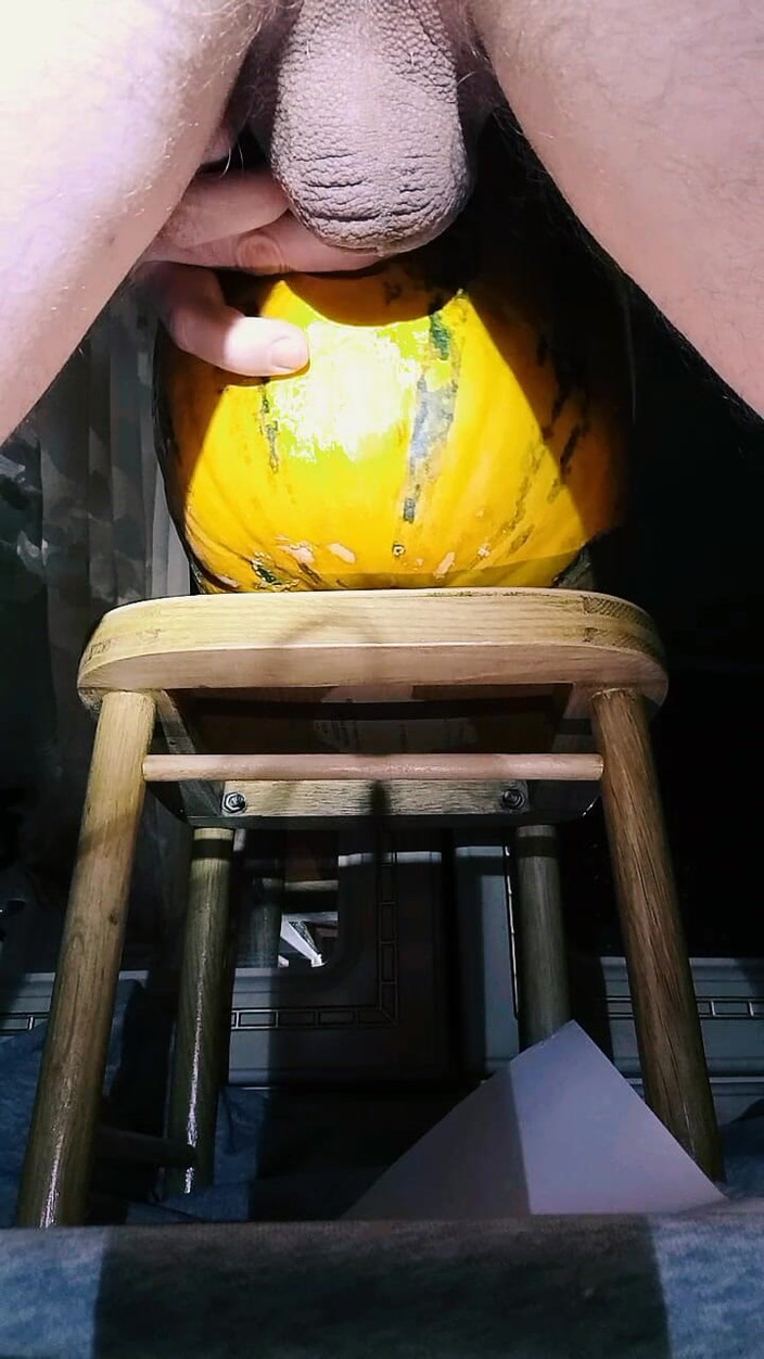 White Ukrainian Dick: J’adore les putains de citrouilles !