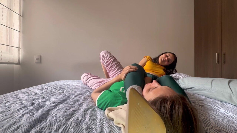 scarlettandc: Lezbiyen güreş derlemesi